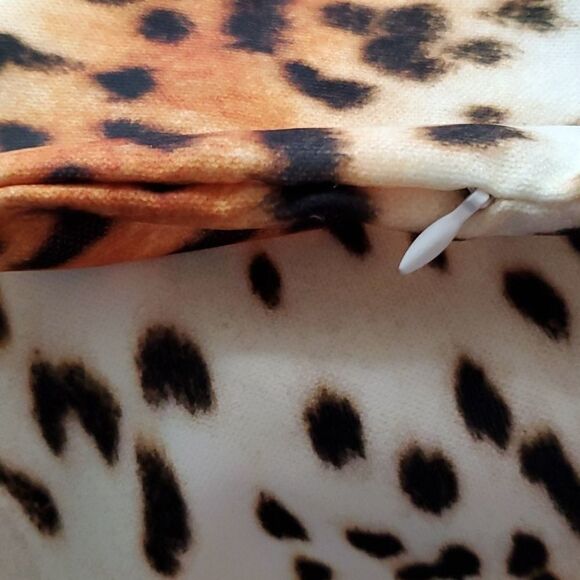 Trendy Cheetah print Pillow Cover NWOT - Picture 4 of 6